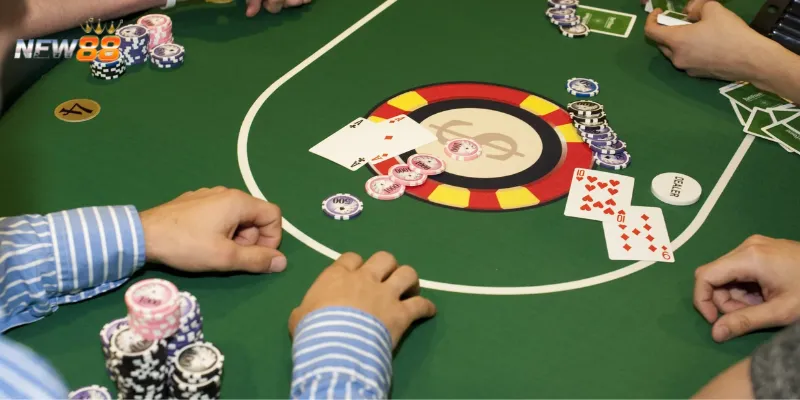 Xem xét các tay bài có sức mạnh lớn trong Poker